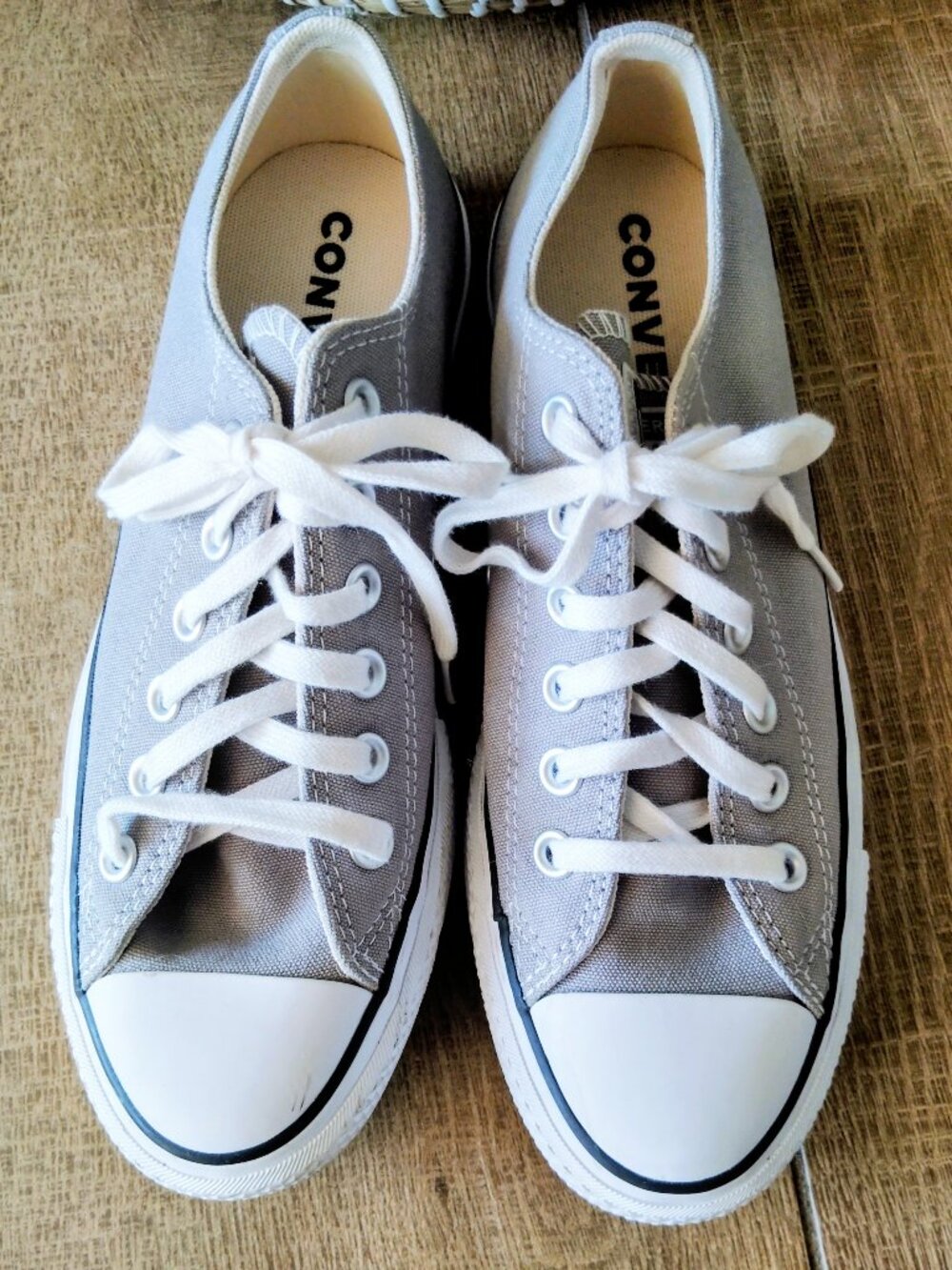 Converse All*Star low-top canvas sneakers size 7.5